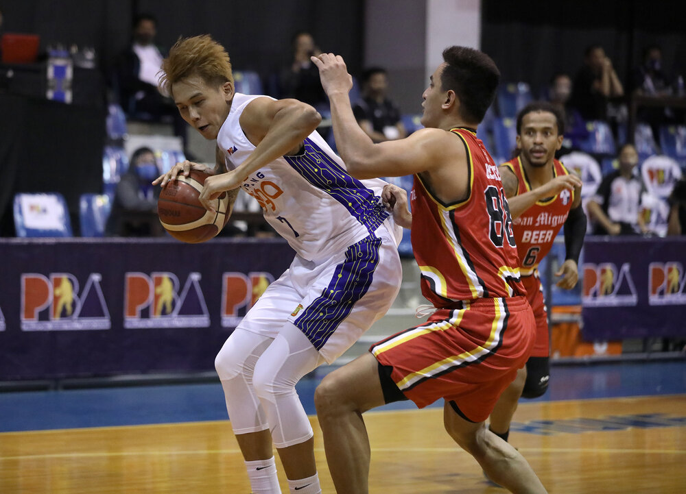 Erram’s double-double outing helped TNT oust an injury-plagued San Miguel squad. (Photo from PBA)