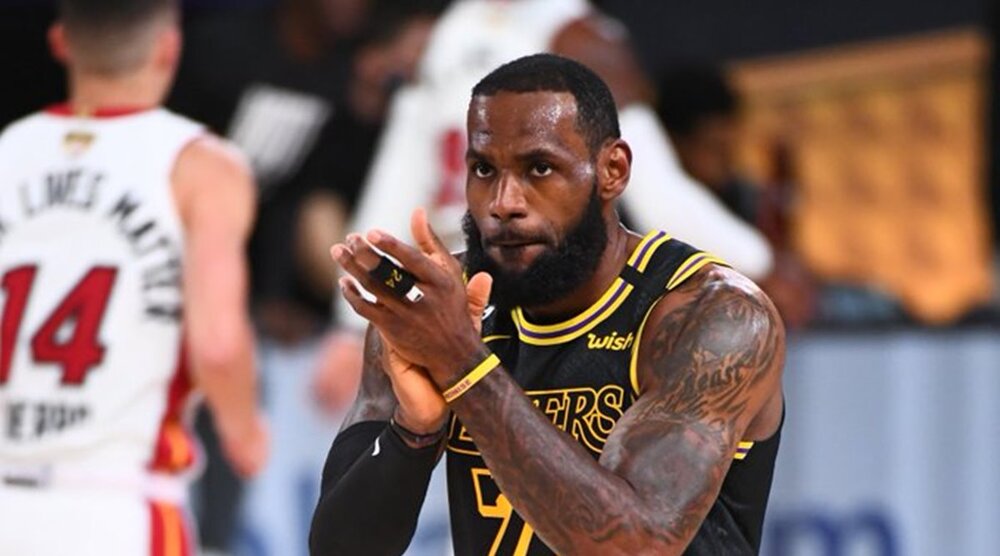 LeBron James tallied 33 points in the Lakers’ Game 2 victory over the Heat. (Photo via NBA/Twitter)