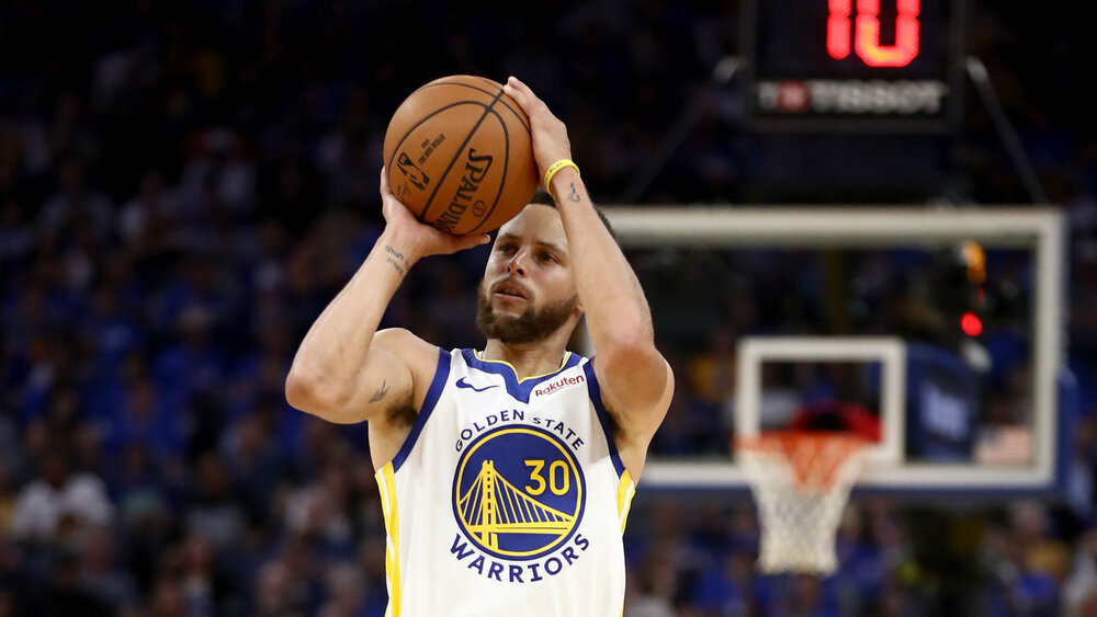 Curry has to carry a heavier workload for the Warriors this season. (Photo via Getty Images)