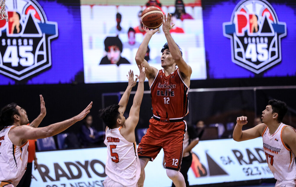 Blackwater’s Mac Belo attempts a jumper over the outstretched arms of NorthPort’s Renz Subido. (Photo from PBA)