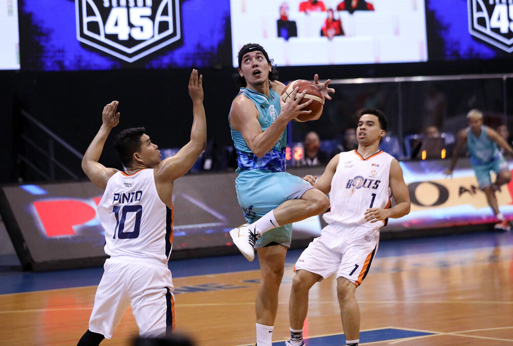 Phoenix’ Matthew Wright amassed a game-high 36 points in the win over Meralco. (Photo from PBA)