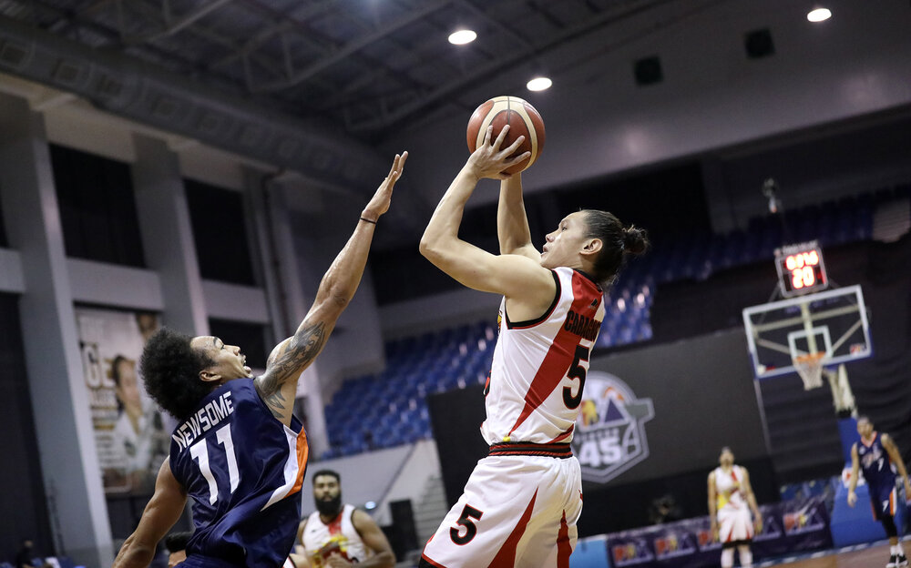 Cabagnot again came up clutch for San Miguel in their win against Meralco. (Photo from PBA)