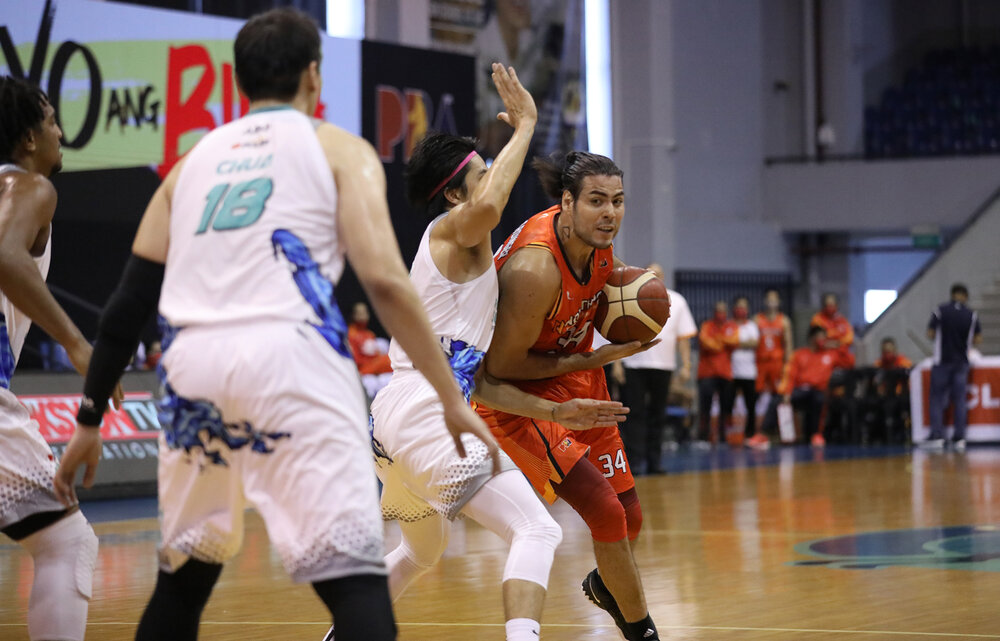 Christian Standhardinger tries to force his way against three Phoenix defenders. (Photo from PBA)