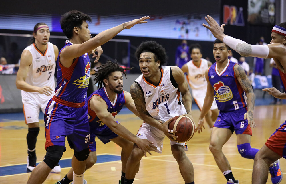 Meralco’s Chris Newsome is surrounded by four Magnolia defenders. (Photo from PBA)