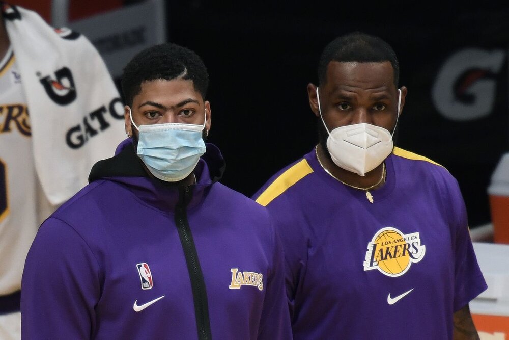 LeBron James and Anthony Davis played limited minutes in the Lakers’ preseason match against the Suns. (Photo by Harry How/Getty Images)