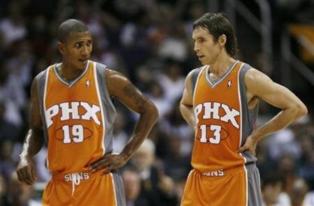 Steve Nash and Raja Bell during their glory days with the Phoenix Suns. (Photo by Jeff Topping/REUTERS)